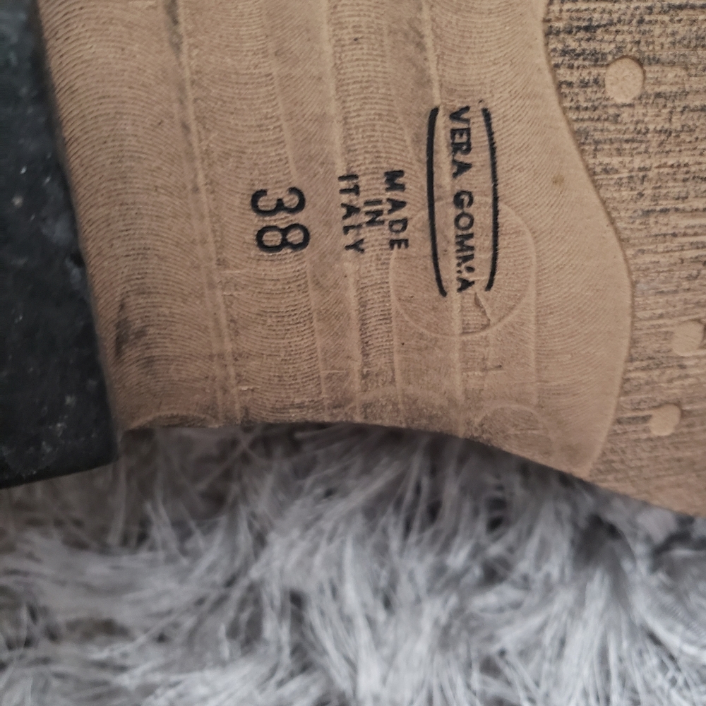 Boots - Picture 4 of 4